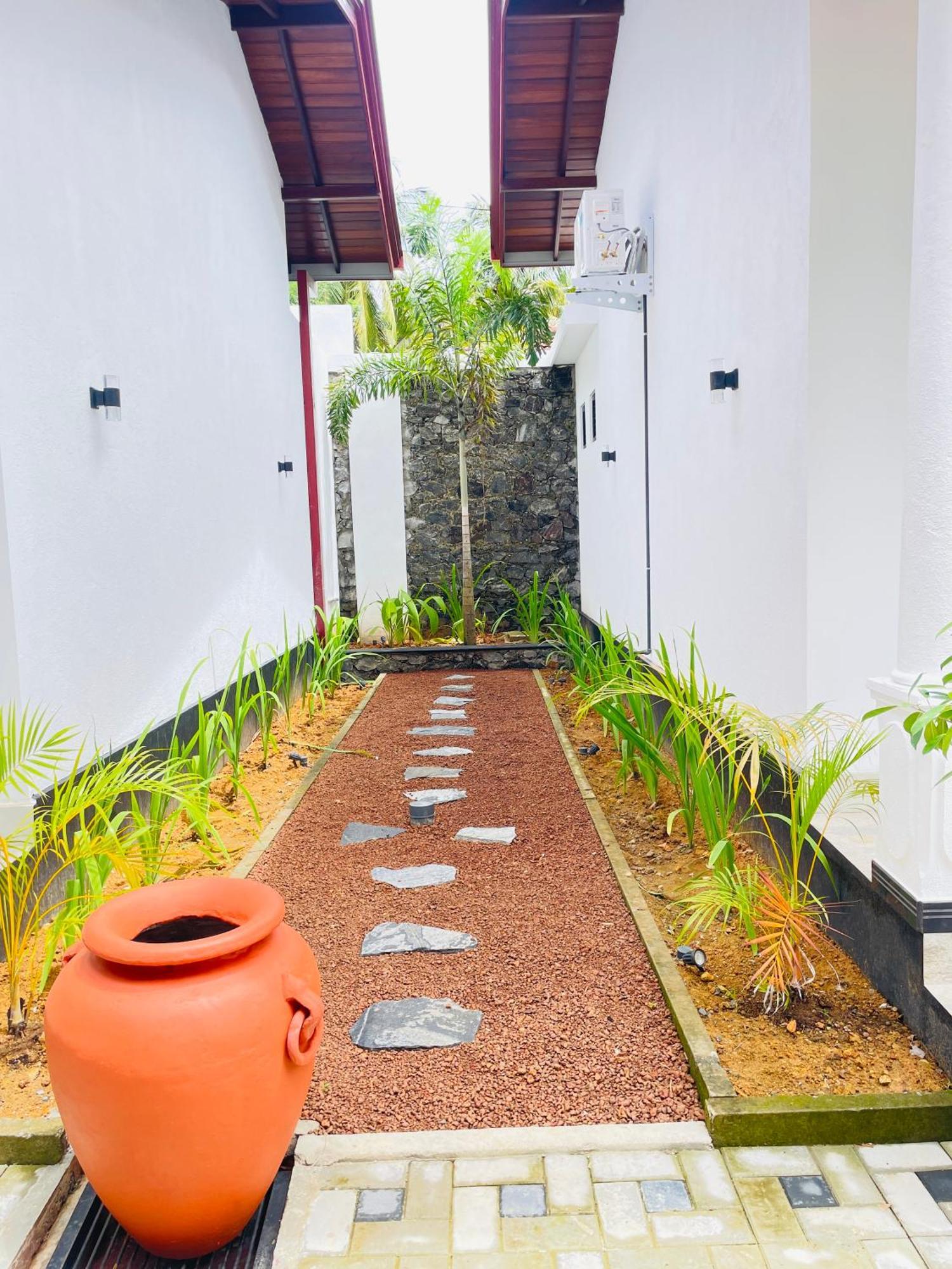 Thara Inn Villa 디크웰라 외부 사진